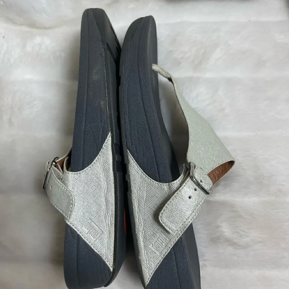 Fitflop white iridescent thong wedge sandals with side adjustable buckle size 9